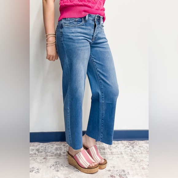 Vervet V3632 High Rise Super Soft Cropped Slim Fit Wide Leg Jeans Right Wash - Picture 6 of 7